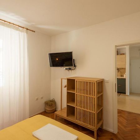Pula City Apartment With Private Parking Free 외부 사진